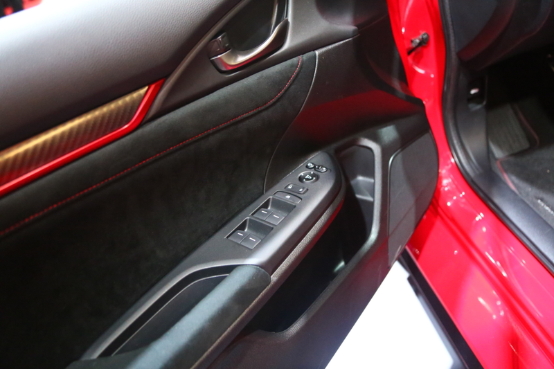 Illustration for article titled The 2018 Honda Civic Type R Is Ridiculous In All The Right Ways